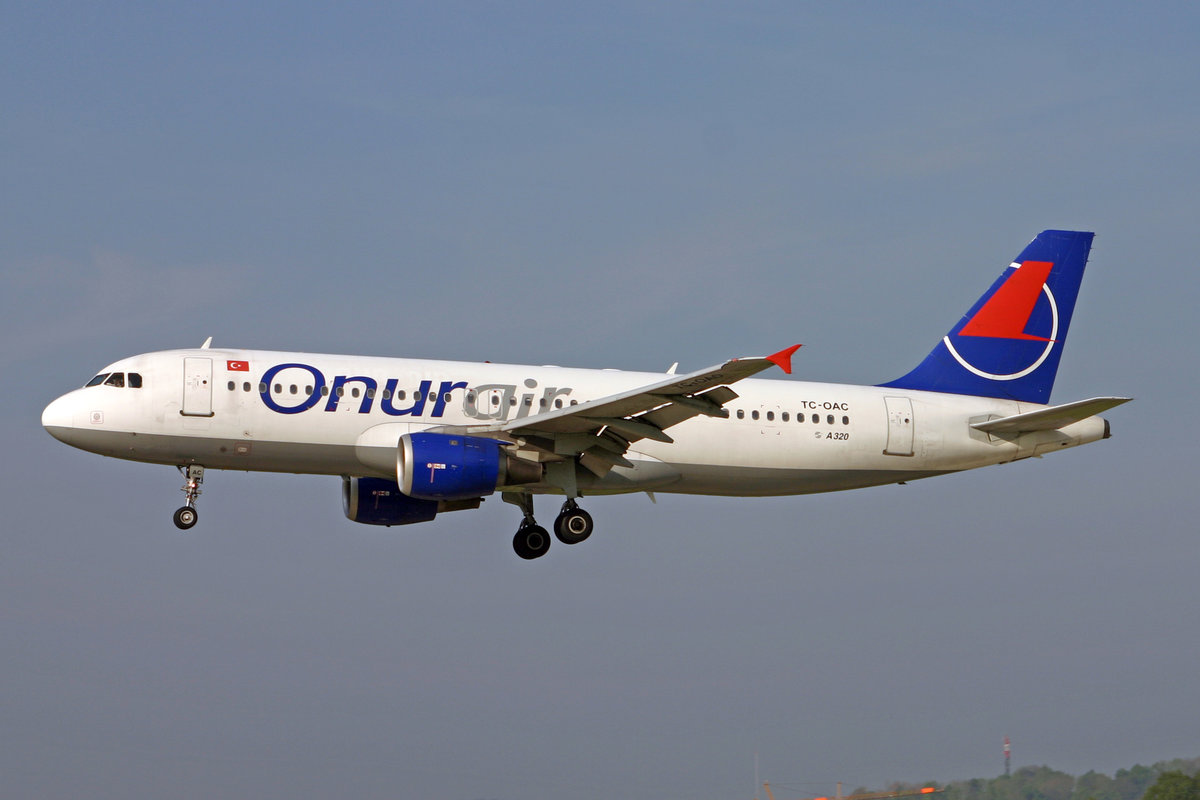 Onur Air, TC- OAC, Airbus A320-212, msn: 313, 24.Mai 2007, ZRH Zürich, Switzerland.