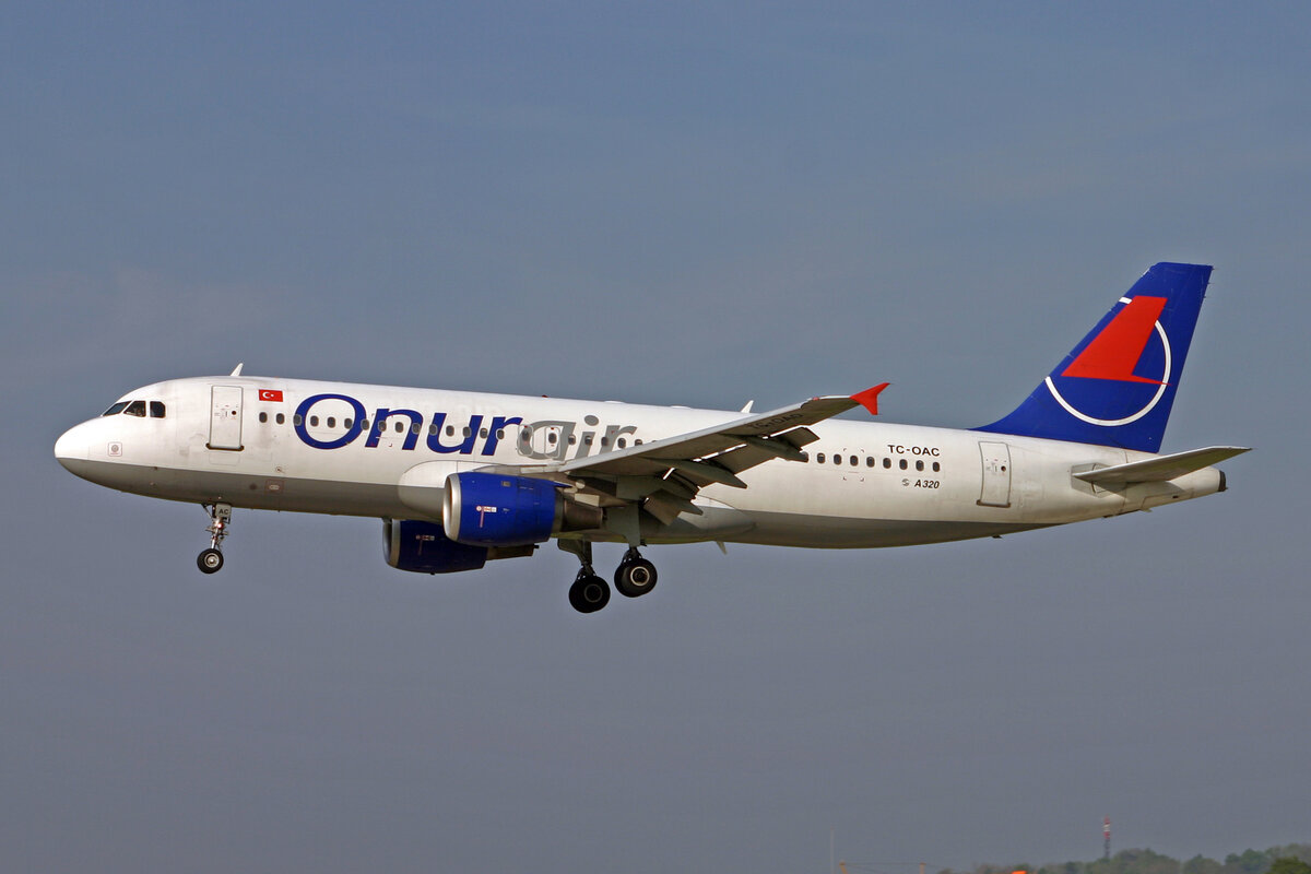 Onur Air, TC-OAC, Airbus A320-212, msn: 313, 25.April 2007, ZRH Zürich, Switzerland.