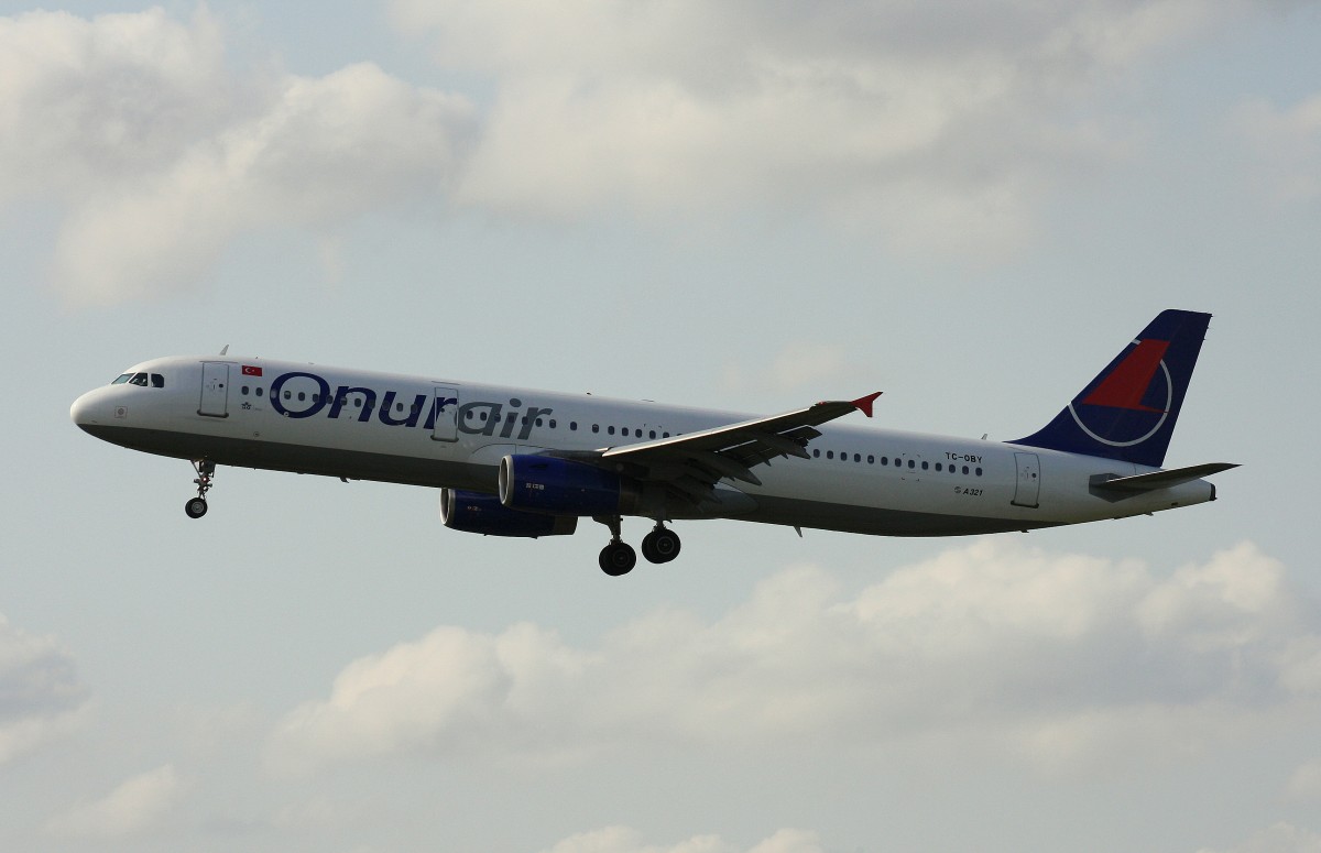 Onur Air, TC-OBY, (c/n 810), Airbus A 321-231, 18.07.2015, HAM-EDDH, Hamburg, Germany 
