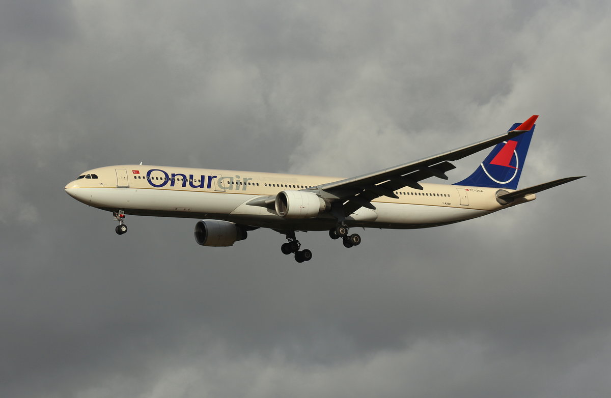 Onur Air, TC-OCA, (c/n 72),Airbus A 330-322,29.10.2016, HAM-EDDH, Hamburg, Germany 