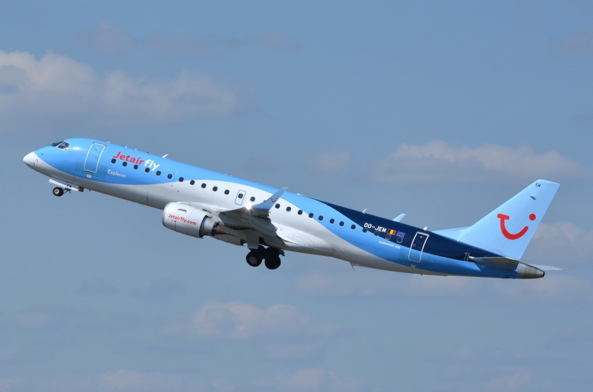 OO-JEM Jetairfly Embraer ERJ-190STD (ERJ-190-100)   am 29.04.2015 in Tegel gestartet