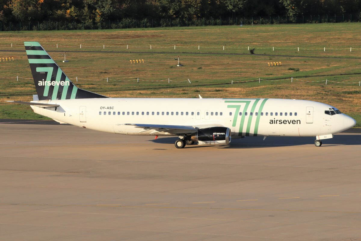 OY-ASC, Boeing 737-400 Airseven, CGN, 17.10.2022