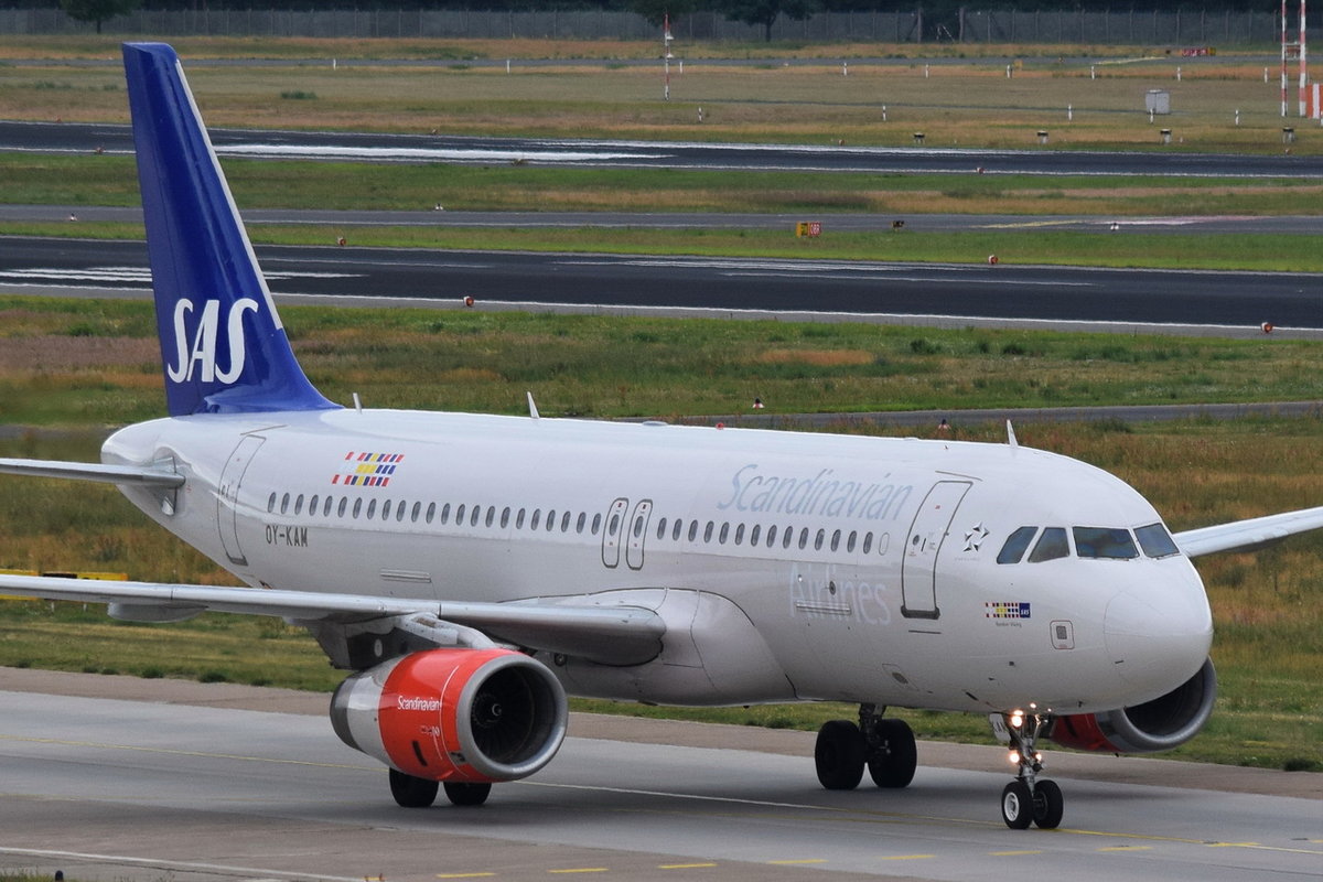 OY-KAM SAS Scandinavian Airlines Airbus A320-232  , TXL , 13.06.2018