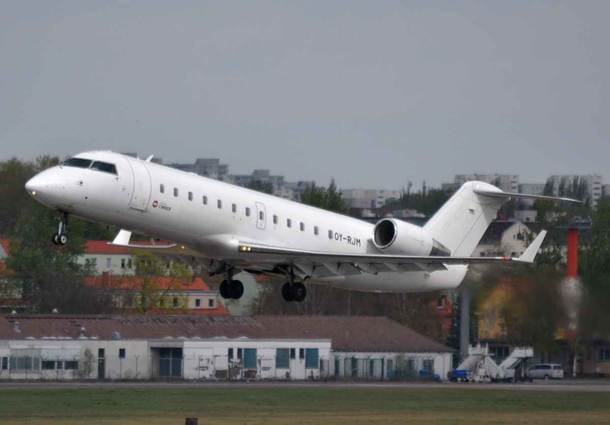 OY-RJM  Air Lituanica Canadair CL-600-2B19 Regional Jet CRJ-200ER   Start am 09.04.2014 in Tegel