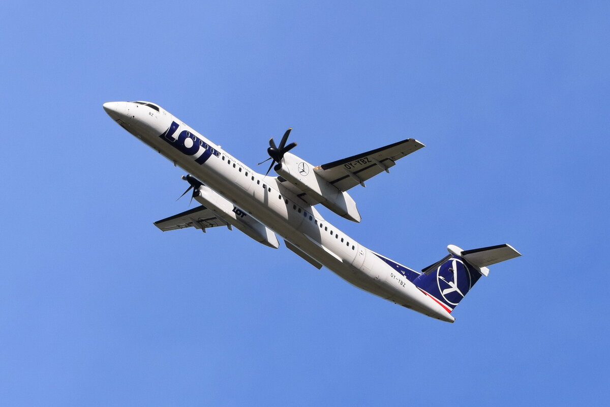 OY-YBZ , LOT - Polish Airlines , Bombardier DHC-8-402Q Dash 8 , Berlin-Brandenburg  Willy Brandt  , BER , 02.10.2021 