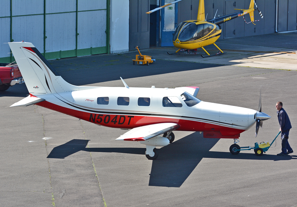 PA 46-350 P Malibu, N504DT, wird in Bonn-Hangelar ausgehallt - 20.04.2016