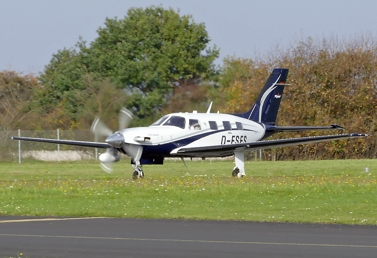 PA 46-500 TP Malibu-Meridian, D-FSFS, beim abrollen von der Landebahn in EDRK - 16.10.2017