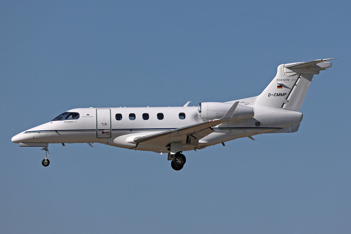 PAD Aviation Service, Embraer EMB-505 Phenom 300, msn: 50500360, 08.April 2025, ZRH Zürich, Switzerland.