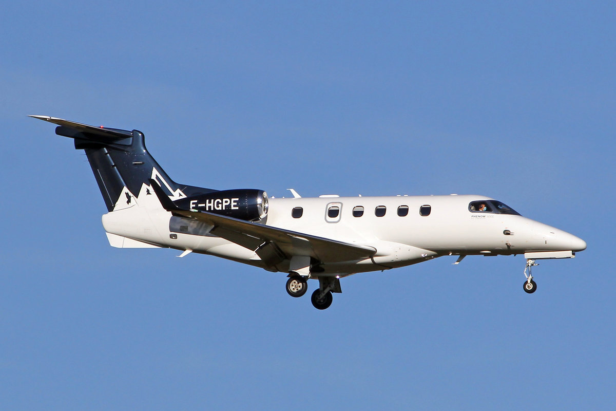 Pan Européenne Air Service, F-HGPE, Embraer EMB-505 Phenom 300, msn: 50500532, 14.November 2020, ZRH Zürich, Switzerland.