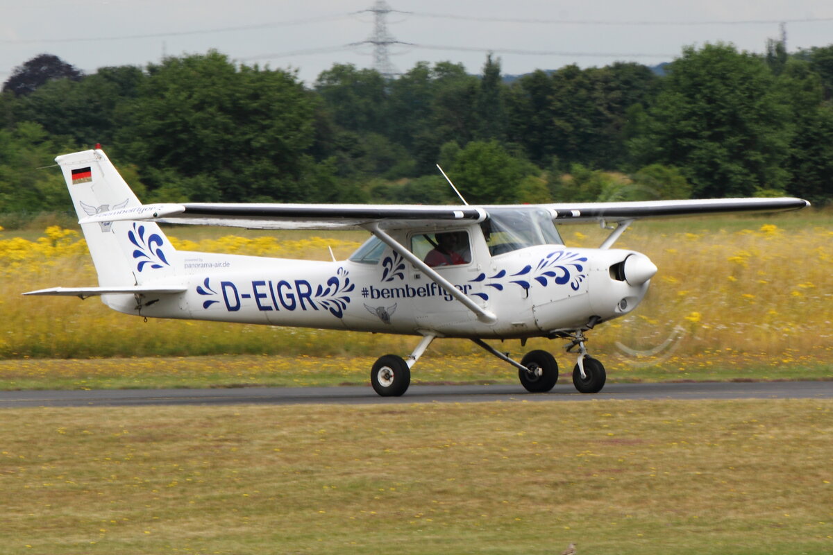 PanoramaFlug Egelsbach, D-EIGR 'Bembelflyer', Cessna 152. Bonn/Hangelar (EDKB), 06.07.2022.