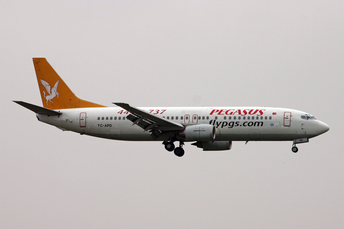 Pegasus Airlines, TC-APD, Boeing 737-42R, msn: 29107/2997, 27.Oktober 2007, ZRH Zürich, Switzerland.