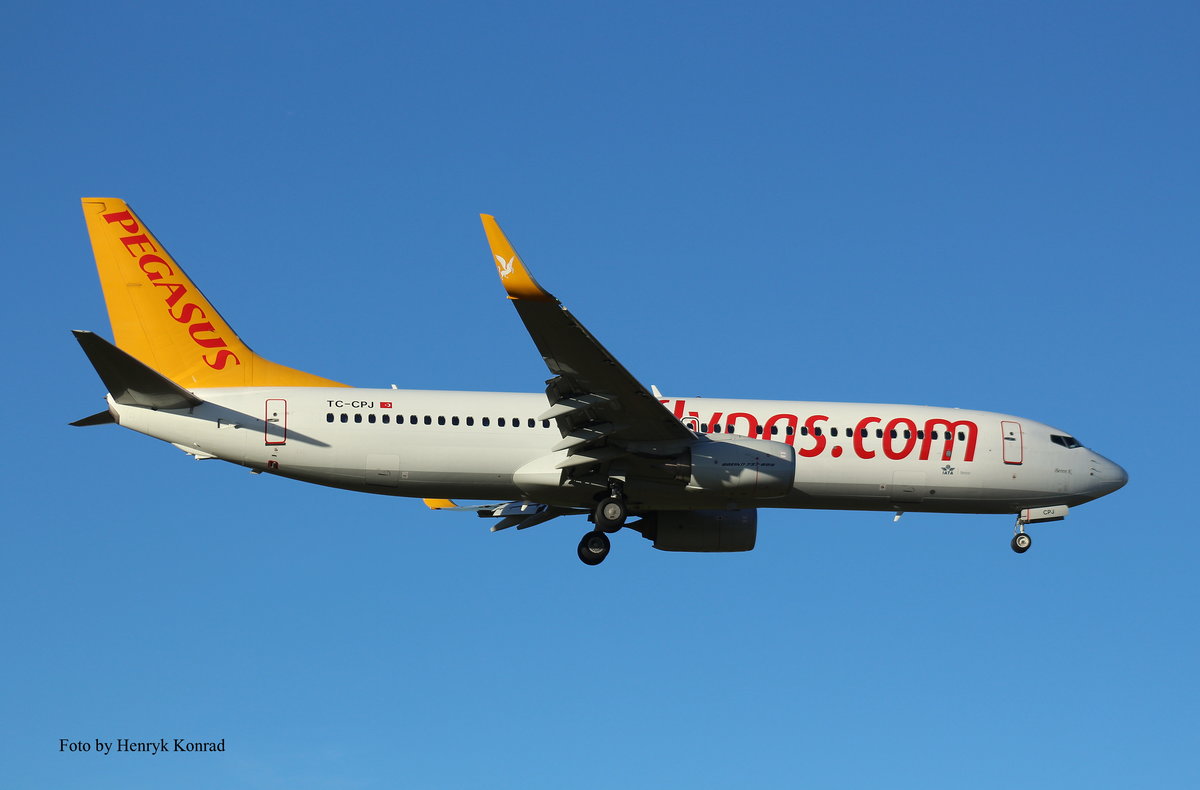 Pegasus Airlines, TC-CPJ,(c/n 40881),Boeing 737-82R(WL), 27.11.2016, HAM-EDDH, Hamburg, Germany (Name: Beren K.)