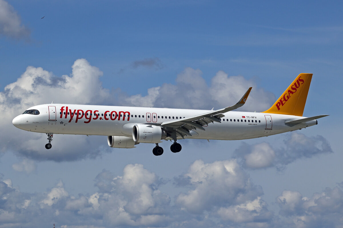 Pegasus Airlines, TC-RFV, Airbus A321-251NX, msn: 13030,  Pera Helen , 17.Mai 2026, ZRH Z�rich, Switzerland.