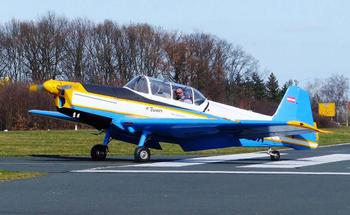 Peter Künast in seiner Zlin 526F ,OE-CSA auf dem Flugplatz Gera (EDAJ) am 26.3.2017