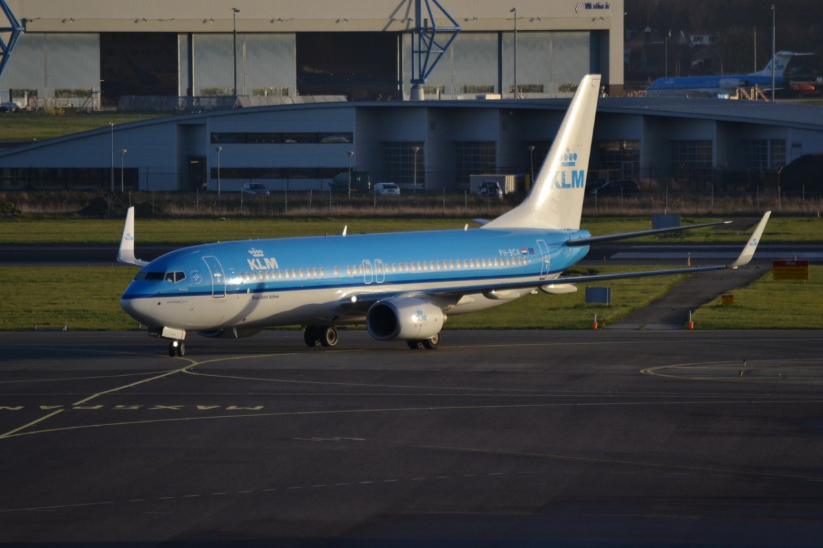 PH-BCA KLM Royal Dutch Airlines Boeing 737-8K2(WL)    30.11.2013

Amsterdam-Schipol
