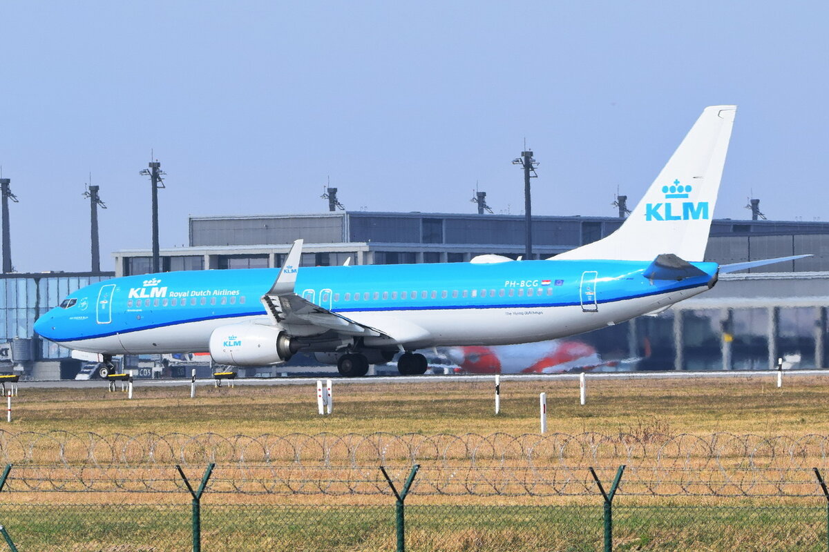 PH-BCG , KLM Royal Dutch Airlines , Boeing 737-8K2(WL) ,  Berlin-Brandenburg  Willy Brandt  , BER , 25.03.2022 , 
