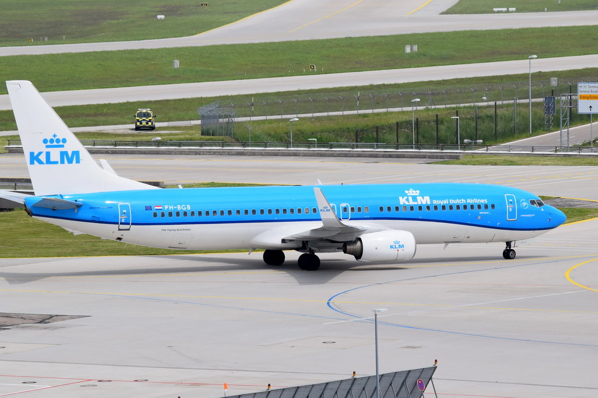 PH-BGB KLM Royal Dutch Airlines Boeing 737-8K2(WL)   zum Start am 14.05.2016 in München