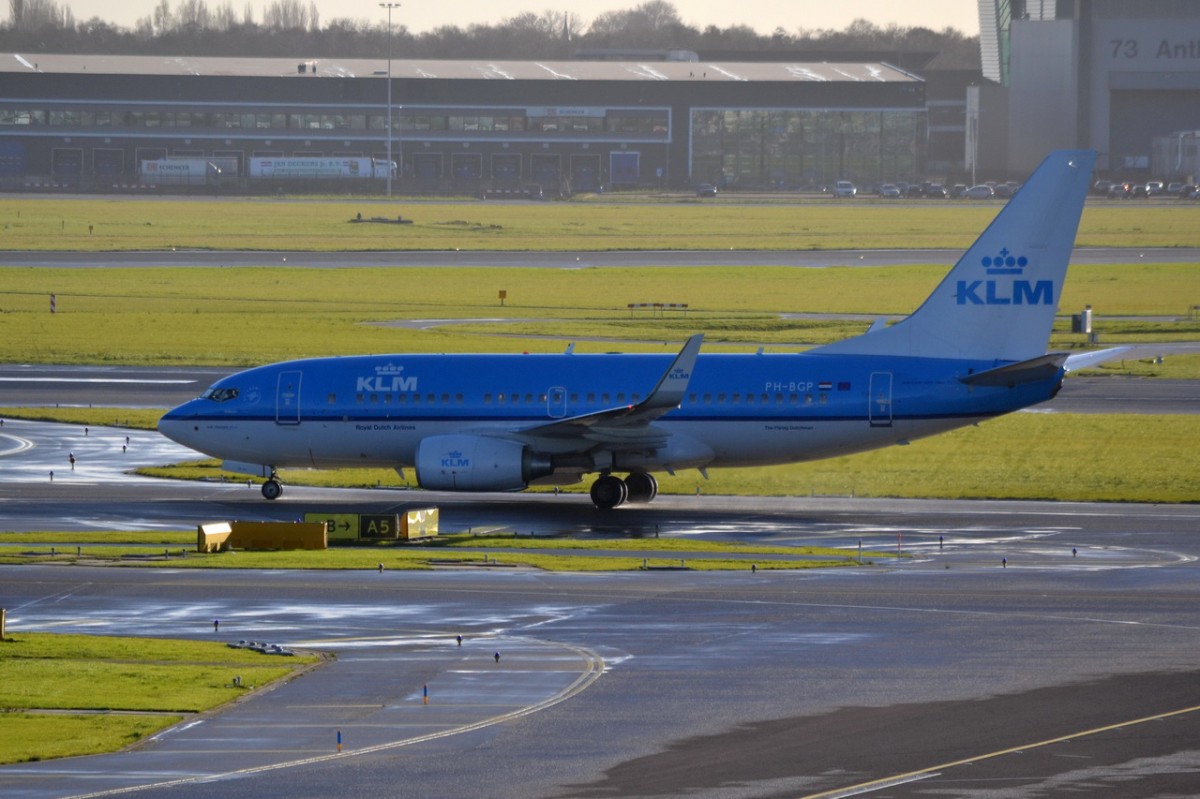 PH-BGP KLM Royal Dutch Airlines Boeing 737-7K2(WL)    30.11.2013

Amsterdam-Schiphol