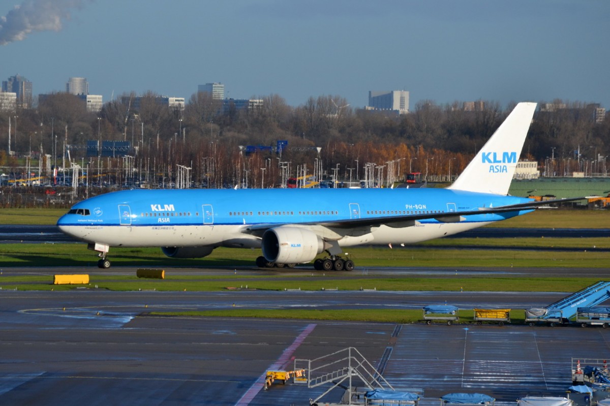 PH-BQN KLM Royal Dutch Airlines Boeing 777-206(ER)     30.11.2013

Amsterdam-Schiphol