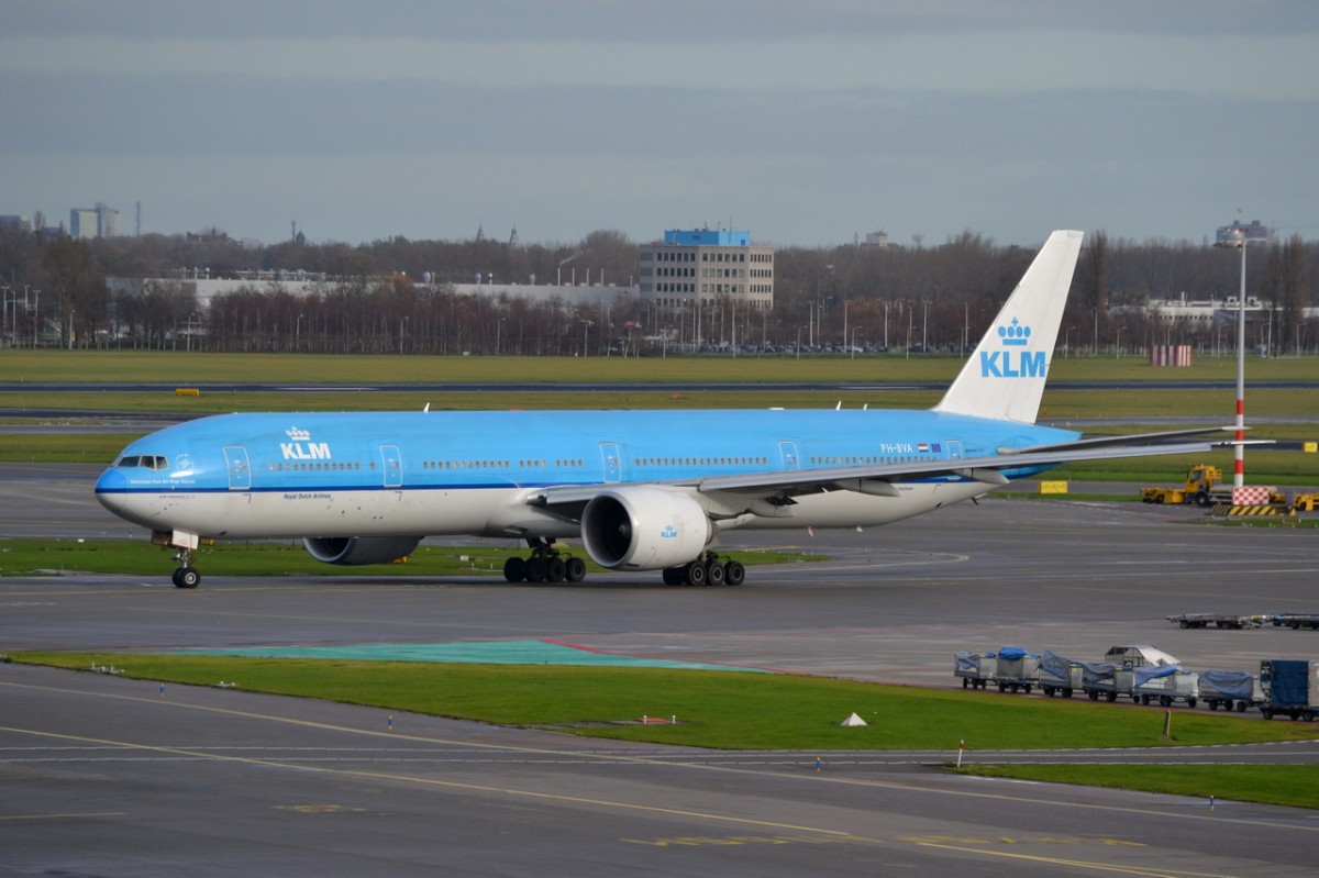 PH-BVA KLM Royal Dutch Airlines Boeing 777-306(ER)     30.11.2013

Amsterdam-Schiphol