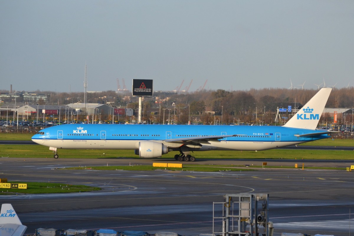 PH-BVG KLM Royal Dutch Airlines Boeing 777-306(ER)     30.11.2013

Amsterdam-Schiphol