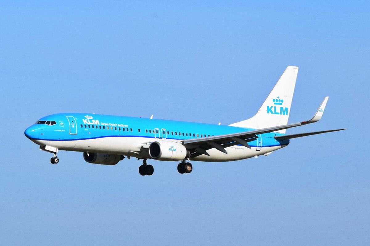 PH-BXA , KLM Royal Dutch Airlines , Boeing 737-8K2(WL) , Berlin-Brandenburg  Willy Brandt  , BER ,24.10. 2021 , 
