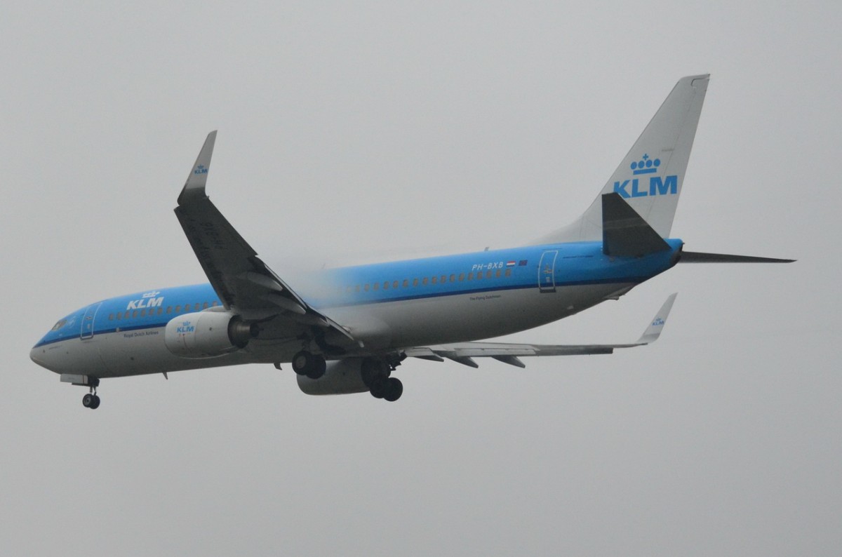 PH-BXB KLM Royal Dutch Airlines Boeing 737-8K2(WL)   auf Tegel Anflug am 13.11.2014