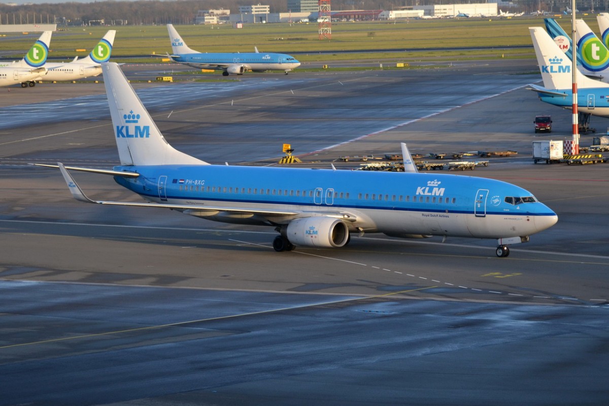 PH-BXG KLM Royal Dutch Airlines Boeing 737-8K2(WL)    30.11.2013

Amsterdam-Schiphol
