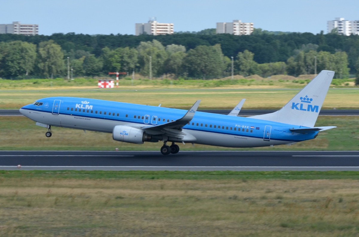 PH-BXK KLM Royal Dutch Airlines Boeing 737-8K2(WL)    beim Start in Tegel am 28.07.2015