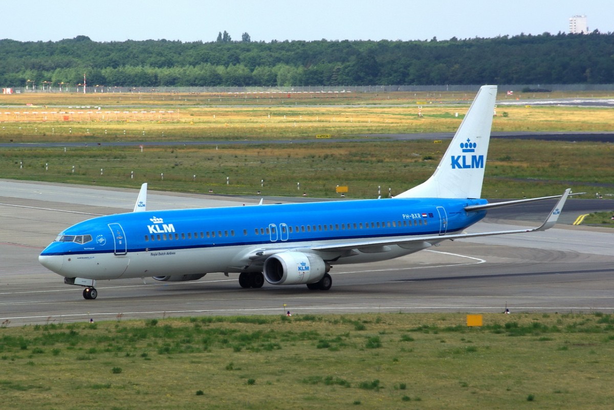 PH-BXR KLM Royal Dutch Airlines Boeing 737-9K2(WL)   zum Gate in Tegel am 08.07.2015