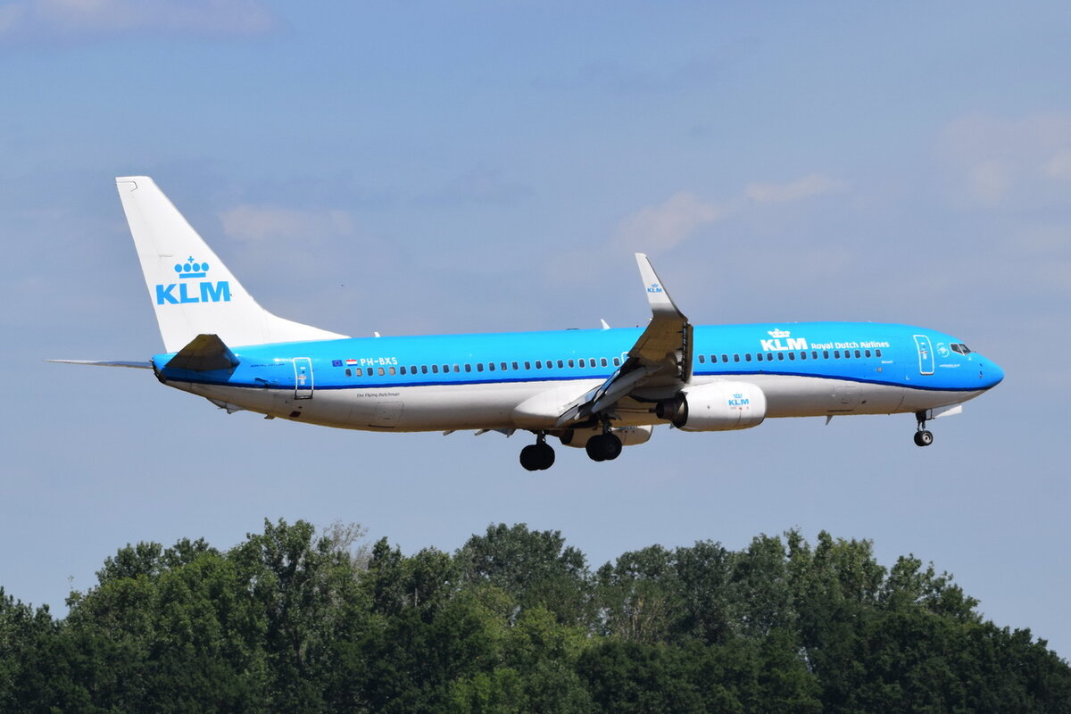 PH-BXS , KLM Royal Dutch Airlines , Boeing 737-9K2(WL) ,  Berlin-Brandenburg  Willy Brandt  , BER , 15.06.2022 ,