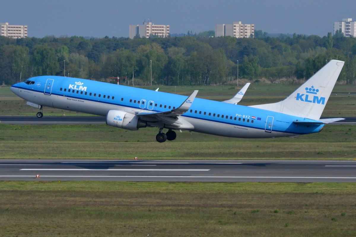 PH-BXZ KLM Royal Dutch Airlines Boeing 737-8K2 (WL)  in Tegel gestartet  23.04.2014