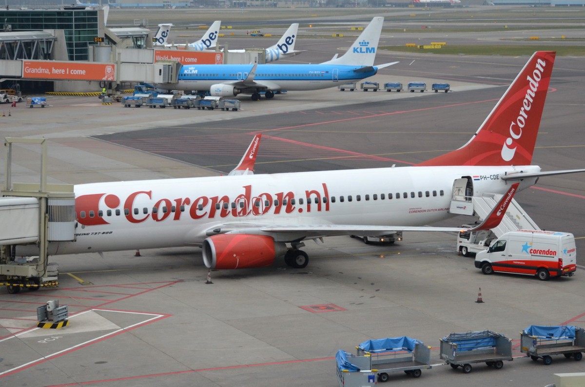 PH-CDE Corendon Dutch Airlines Boeing 737-8KN(WL)  am Gate in Amsterdam am 15.03.2015