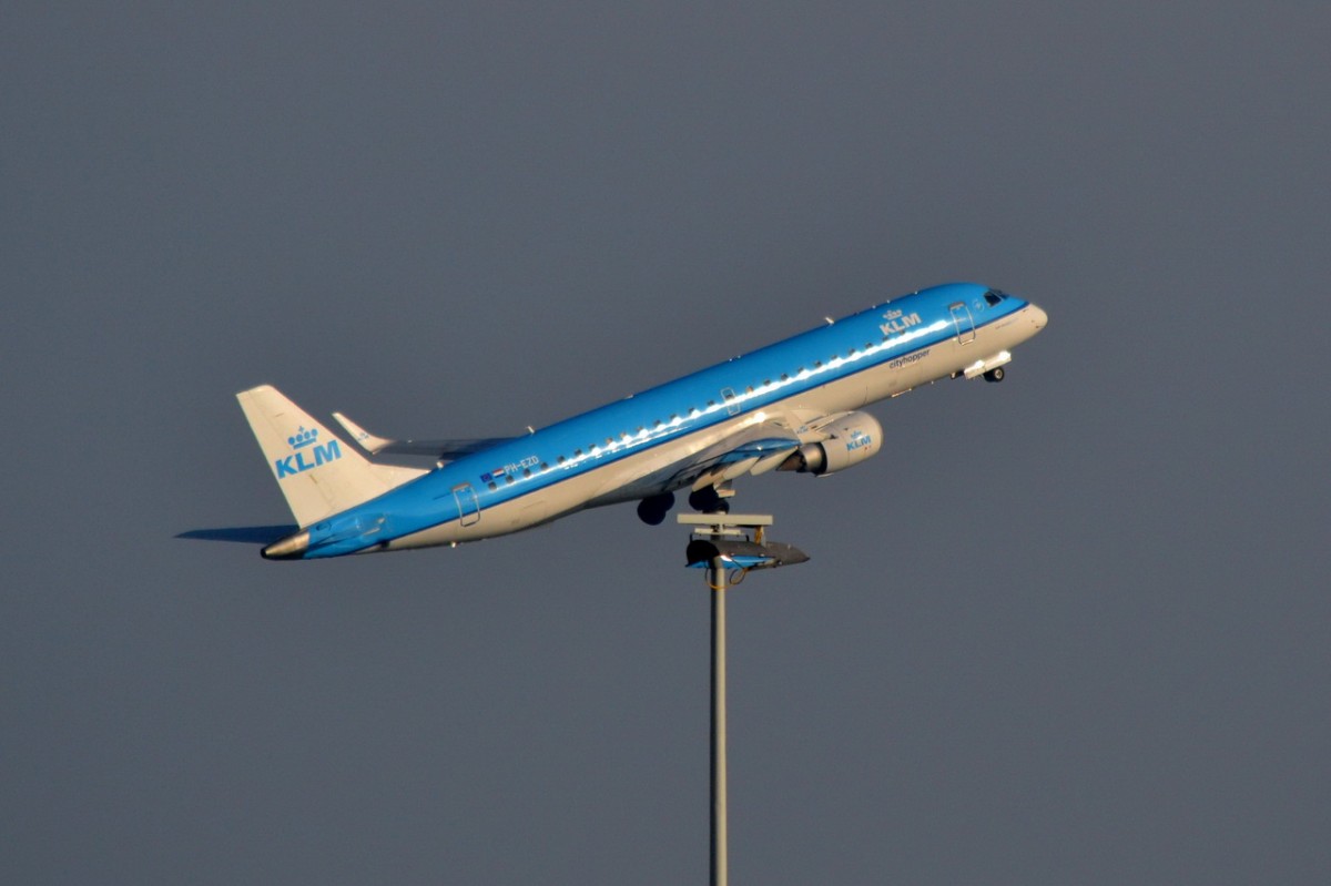 PH-EZD KLM Cityhopper Embraer ERJ-190STD (ERJ-190-100)   08.03.2014
Amsterdam-Schiphol