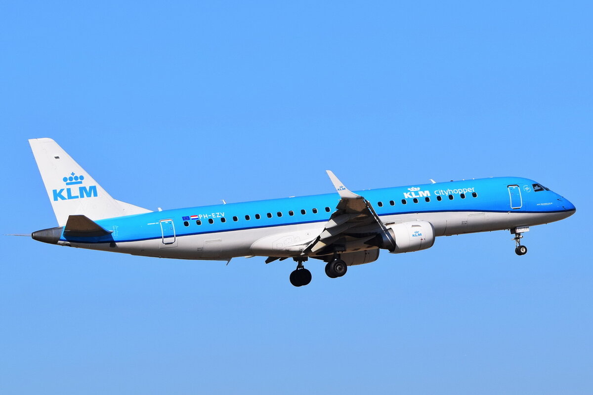 PH-EZV , KLM Cityhopper , Embraer ERJ-190STD (ERJ-190-100) , 12.03.2022 , Berlin-Brandenburg  Willy Brandt  , BER , 