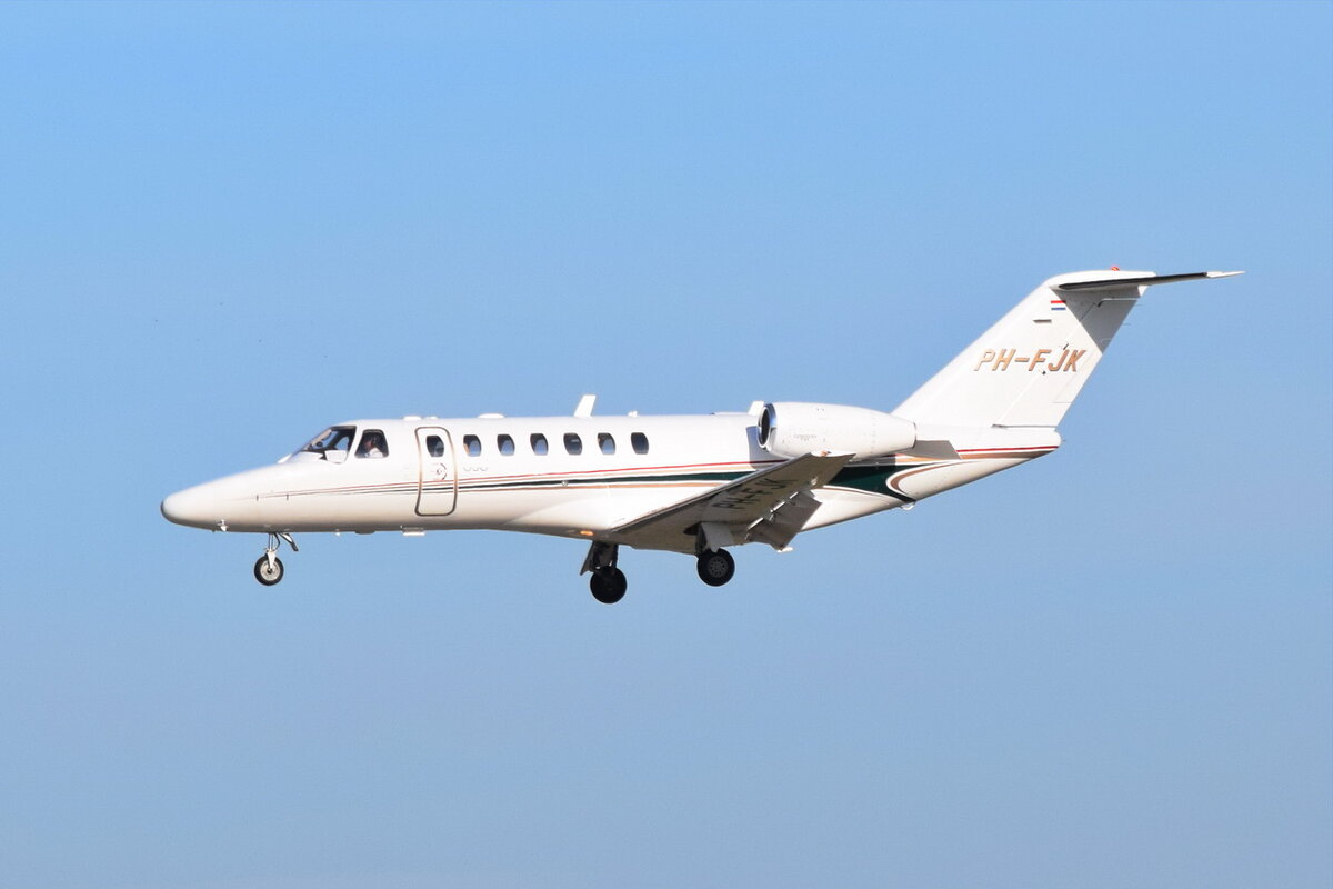 PH-FJK , JetNetherlands , Cessna 525B CitationJet , Berlin-Brandenburg  Willy Brandt  , BER ,24.10. 2021 , 