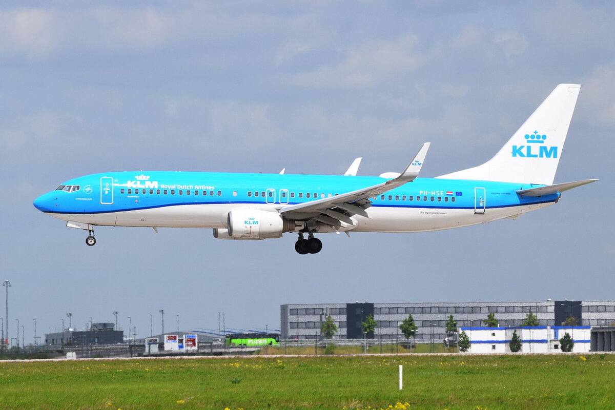 PH-HSE , KLM Royal Dutch Airlines , Boeing 737-8K2(WL) ,  Berlin-Brandenburg  Willy Brandt  , BER , 14.05.2022 ,