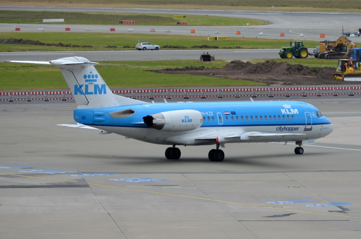 PH-KZE KLM Cityhopper Fokker F70  am 15.06.2015 in Hamburg