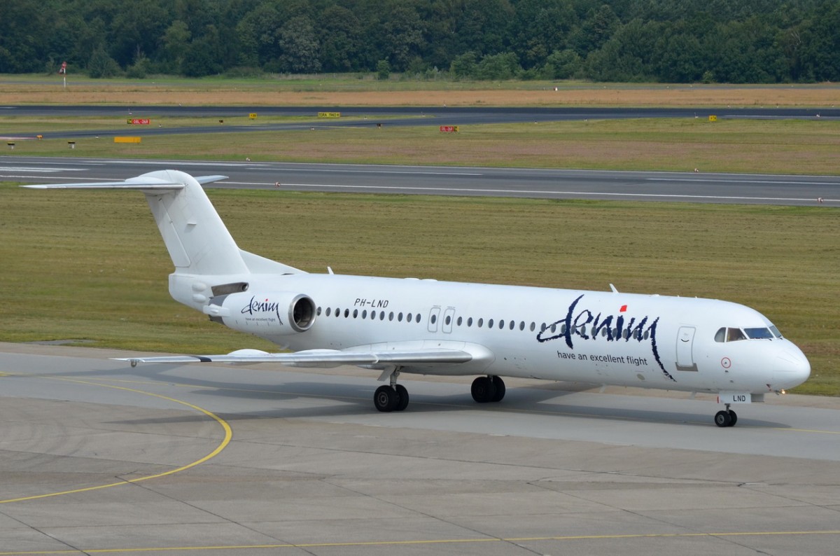 PH-LND Denim Air Fokker F100    am 27.06.2014 in Tegel gelandet