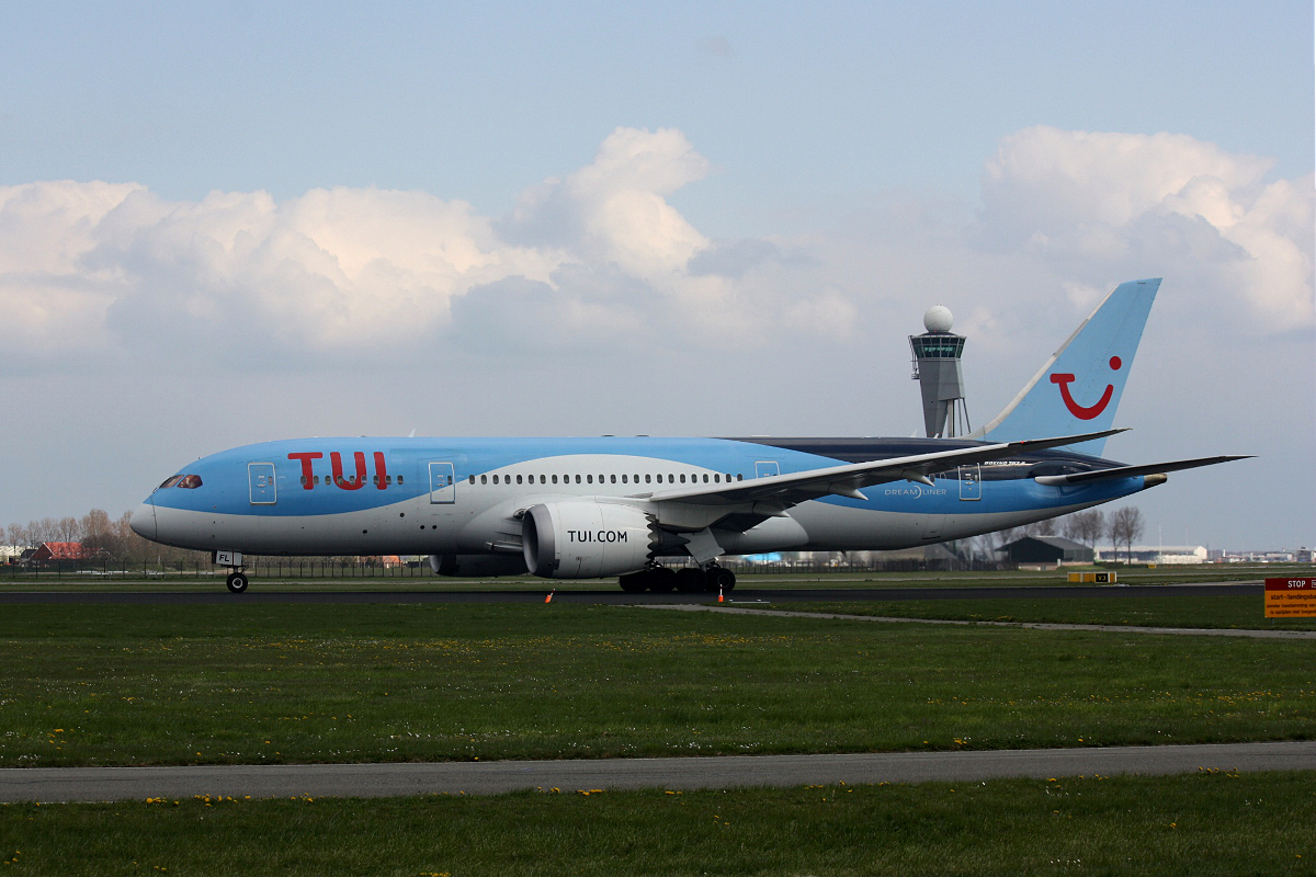 PH-TFL TUI Airlines Netherlands Boeing 787-8 Dreamliner beim Start in Amsterdam-Schiphol am 12.04.2019. 