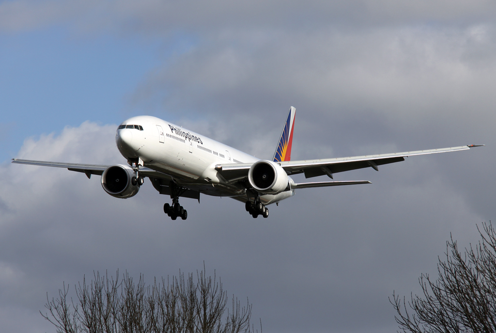 Philippines B777-300 RP-C7776 im Anflug auf 27L in LHR / EGLL / London Heathrow am 22.02.2014