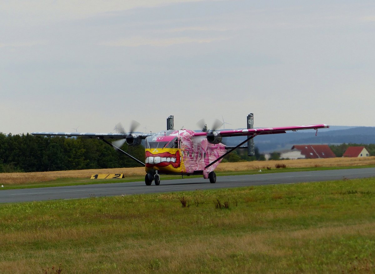 Pink Aviation Services, Short SC-7 Skyvan 3, OE-FDN beim Start auf der Piste 06 in Gera (EDAJ) am 1.9.2018