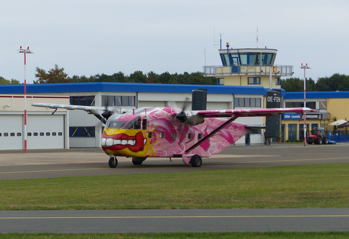 Pink Aviation Services, Short SC-7 Skyvan 3, OE-FDN auf dem Weg zum Start in Gera (EDAJ) am 1.9.2018