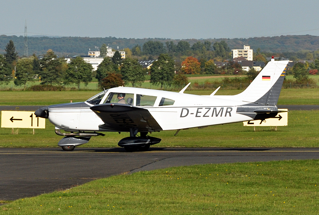 Piper PA-28-180 Cherokee Challenger, D-EZMR in Hangelar - 19.10.2013
