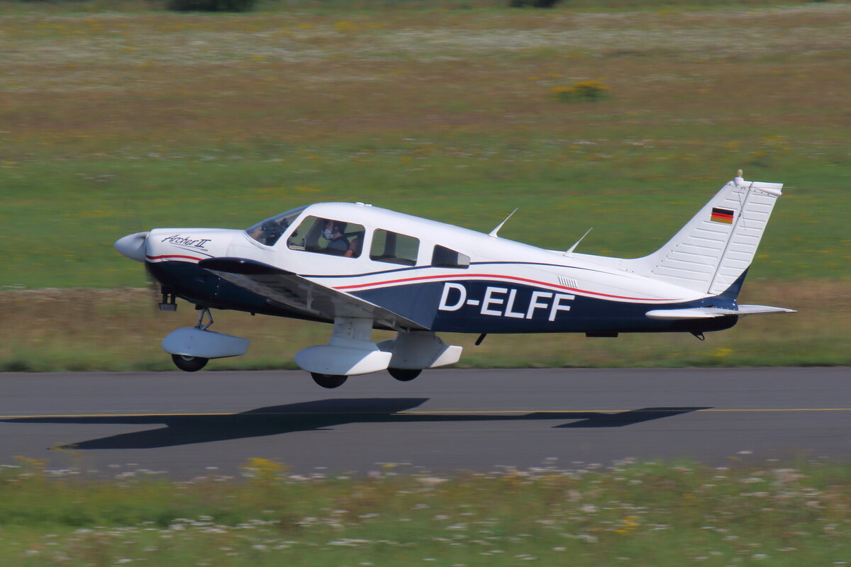 Piper PA-28-181 Archer II, D-ELFF. Bonn-Hangelar (EDKB) am 04.09.2021.