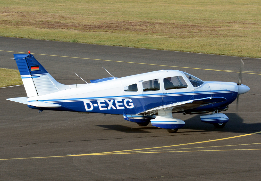 Piper PA-28, D-EXEG, taxy in EDKB - 08.01.2016