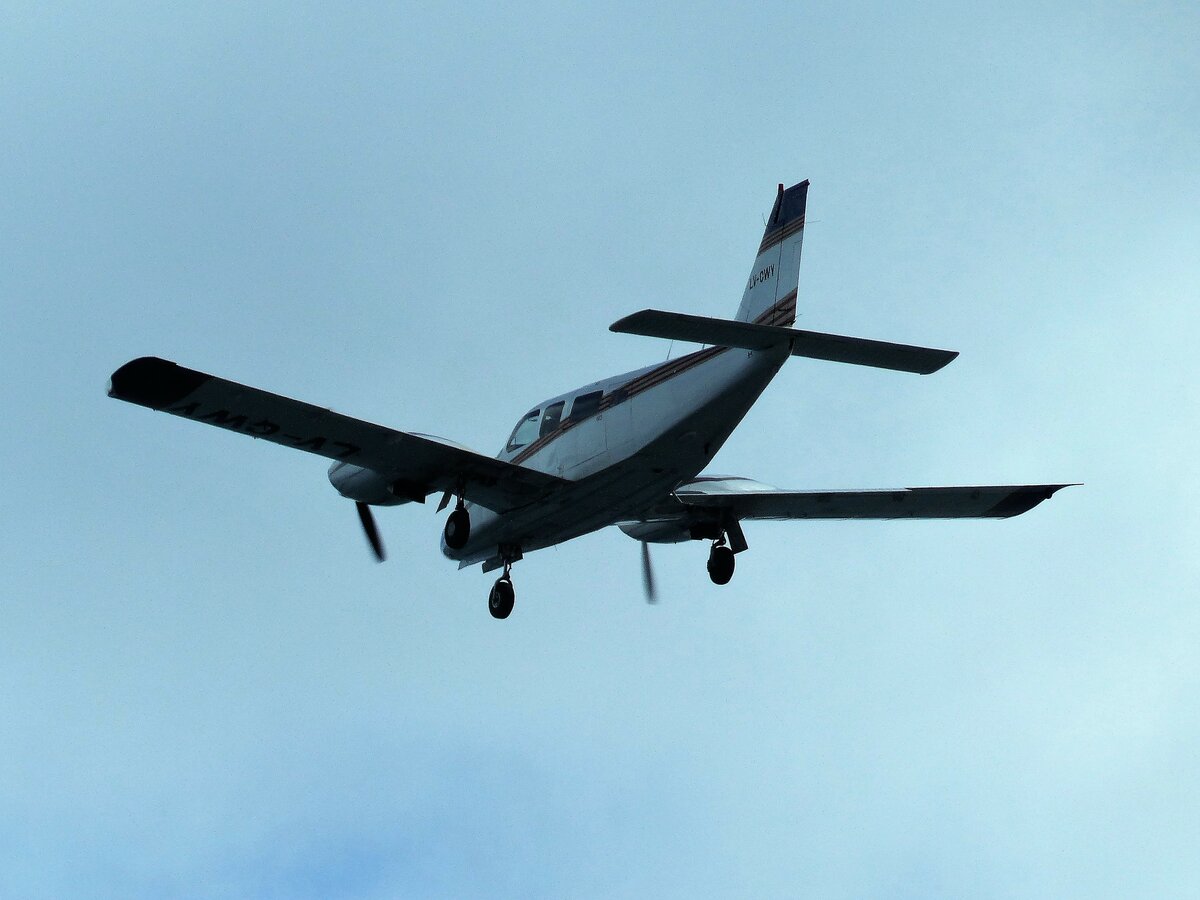 Piper PA 34-200T Seneca, LV-CWY vor der Landung in Ushuaia Aeroclub (SAWO) am 14.1.2022