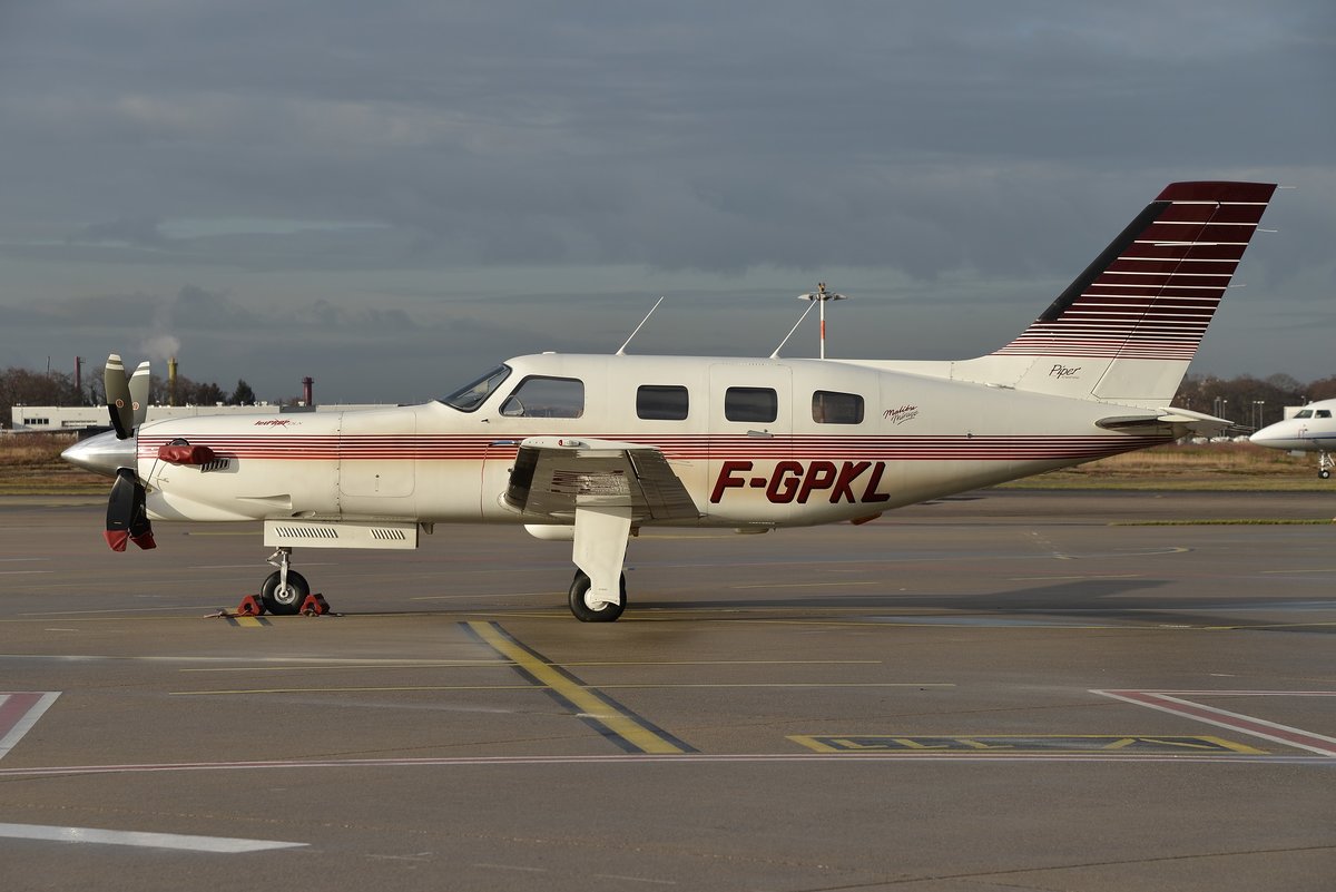 Piper PA-46-350P Jetprop DLX - LE MOULIN SC - 4622194 - F-GPKL - 11.12.2018 - CGN