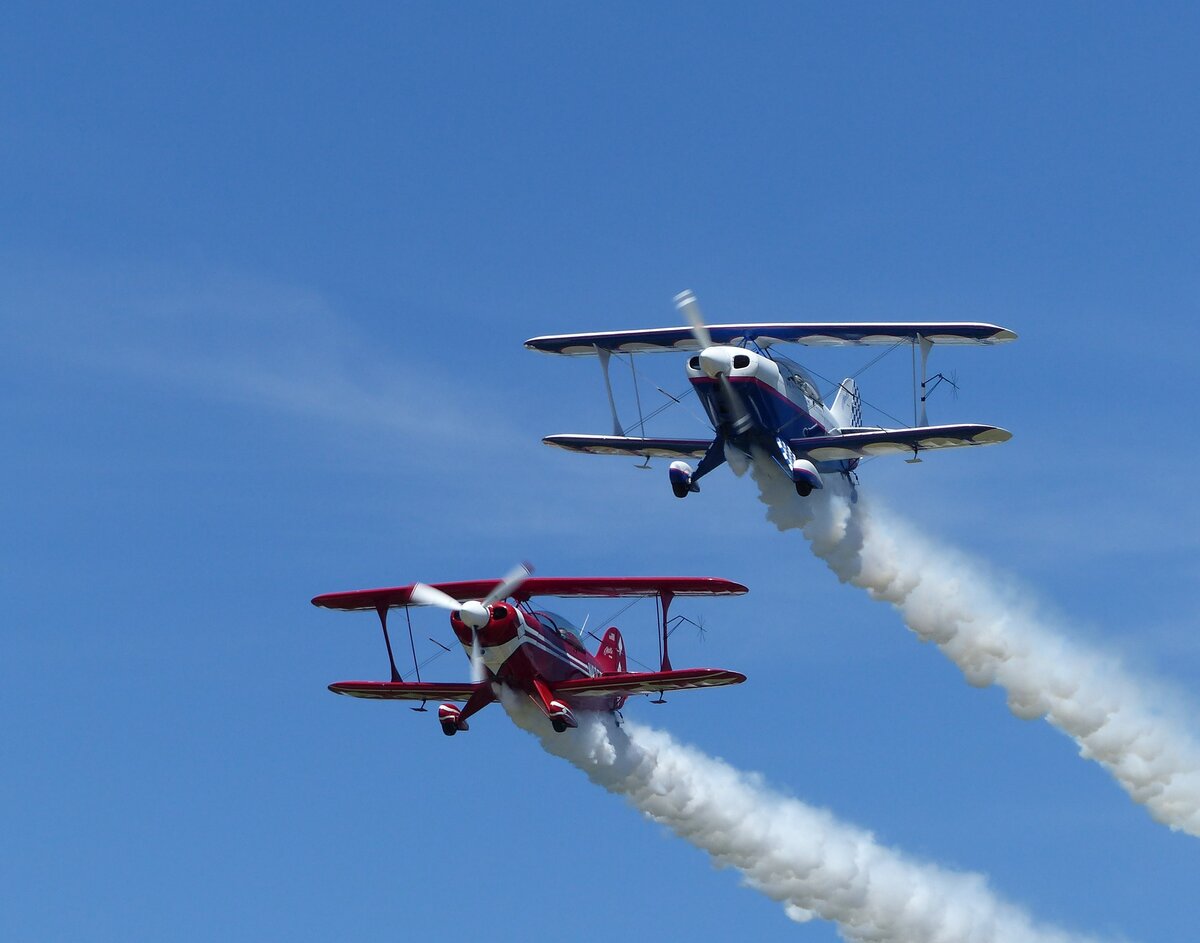 Pitts S2-A, N48KA und Pitts S2-B, N92ED beim Flugplatzfest in Moosburg auf der Kippe (EDPI) am 23.5.2026