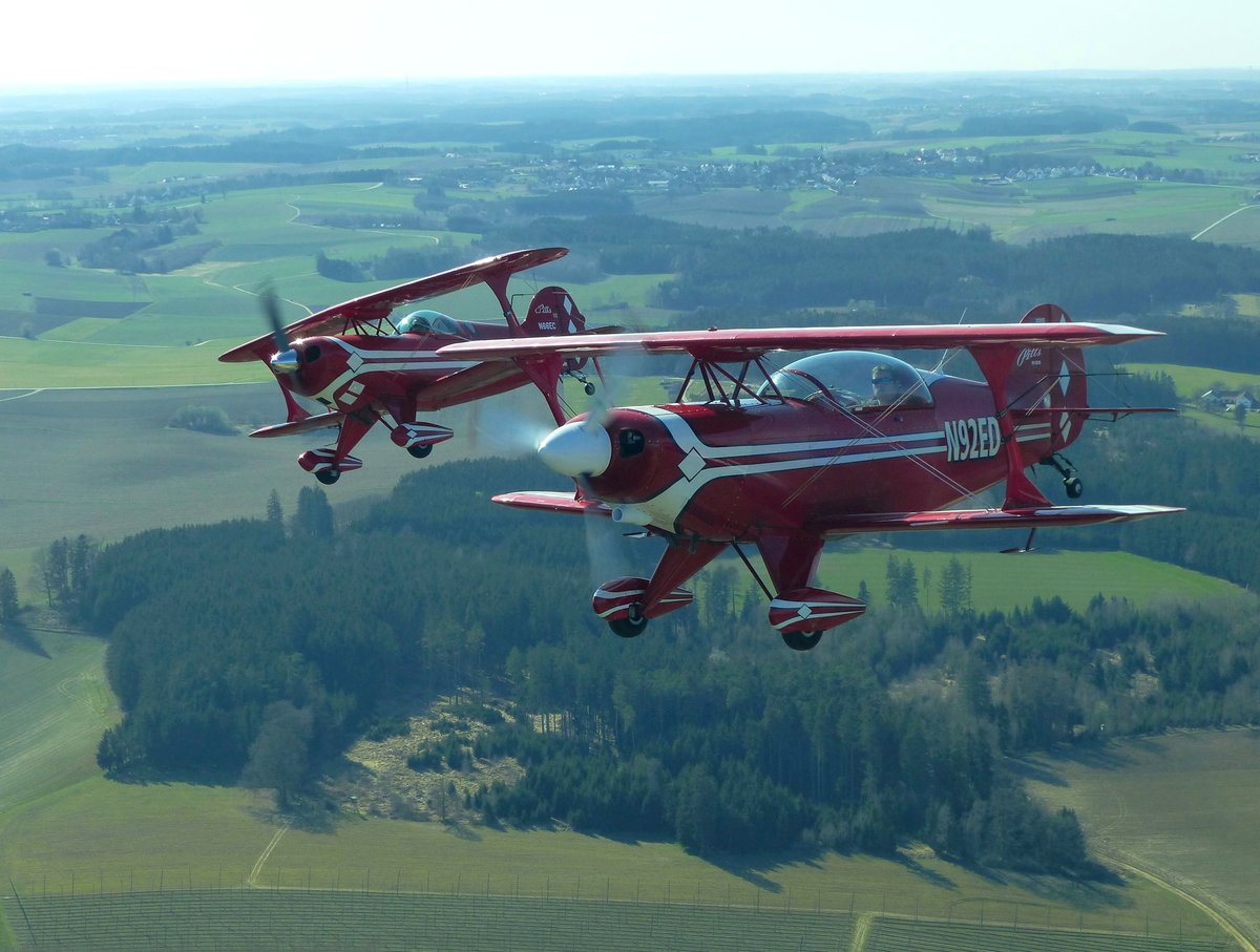 Pitts S2B, N92ED und Pitts S1S, N66EC im Verband nahe Moosburg am 30.3.2021